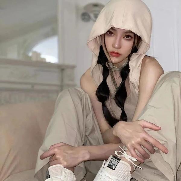 北极百货的秋乃小姐在线观看封面